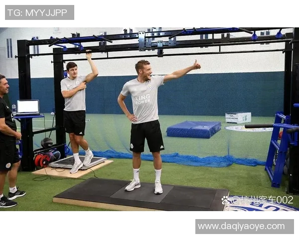 足球球星身体素质解析 从肌肉力量到耐力恢复的全面剖析 足球球星身体素质解析 从肌肉力量到耐力恢复的全面剖析